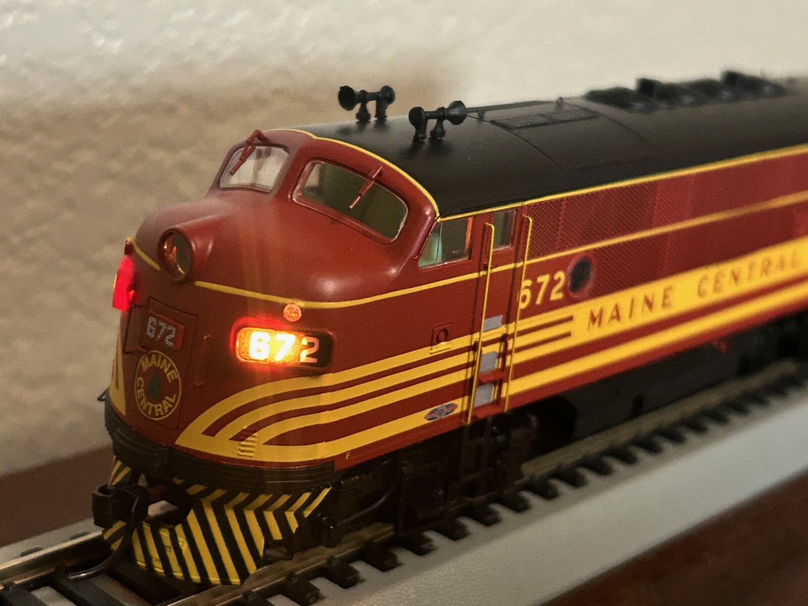 MAINE CENTRAL 672 EMD F3A LOCO – FACTORY DC/DCC / QUANTUM SOUND HO Scale NEW OOP