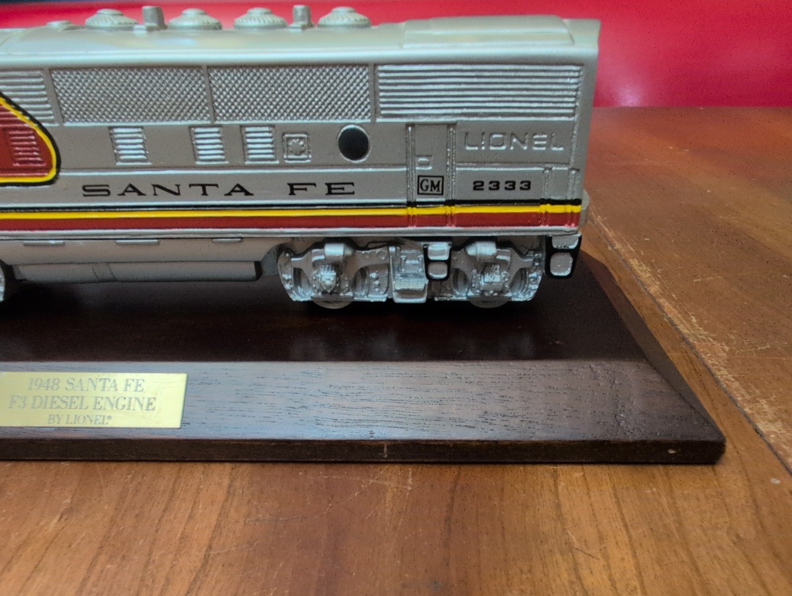 1948 Santa Fe F3 Diesel Engine 2333 Locomotive By Lionel w/ Wooden Stand Heavy