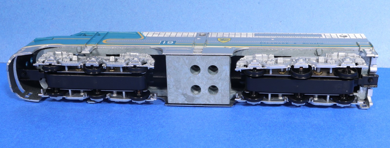 Athearn HO Gauge Delaware & Hudson PA-1 Diesel Engines – Powered #16 / Dummy #19