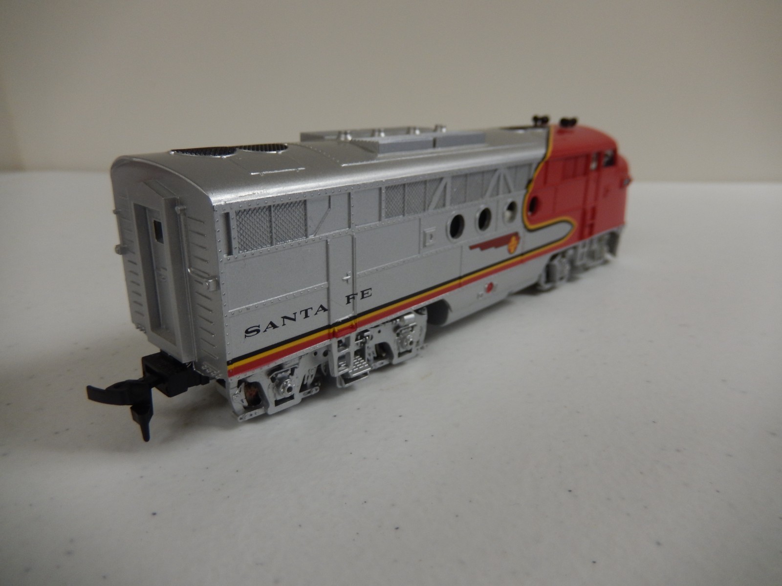 Bachmann HO Santa Fe Diesel & Mantua A.T. & S.F. 806 Caboose – No Box