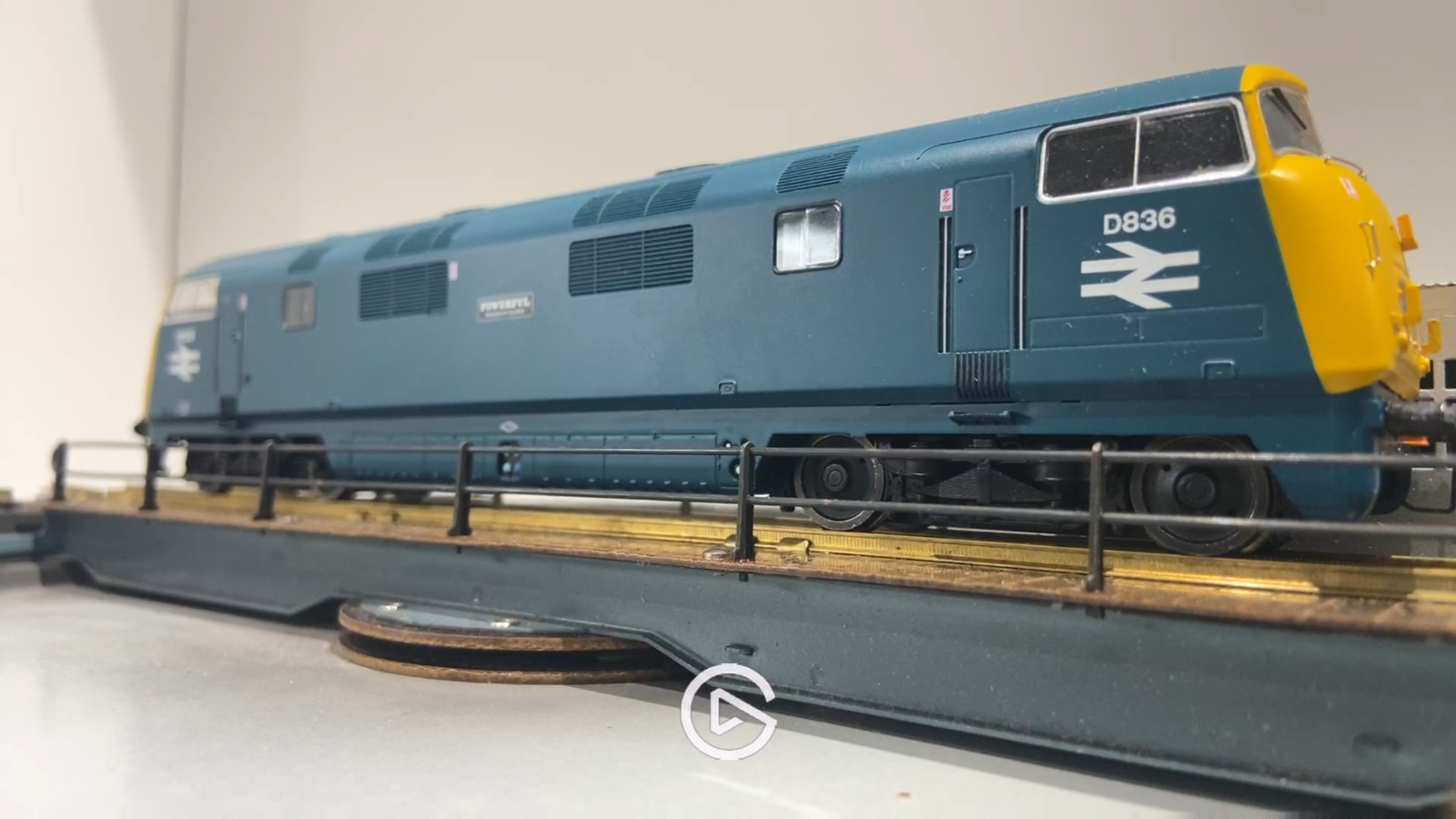 Bachmann Branchline 32-067A Class 43 Warship D836 in BR Blue DCC Ready Led Light