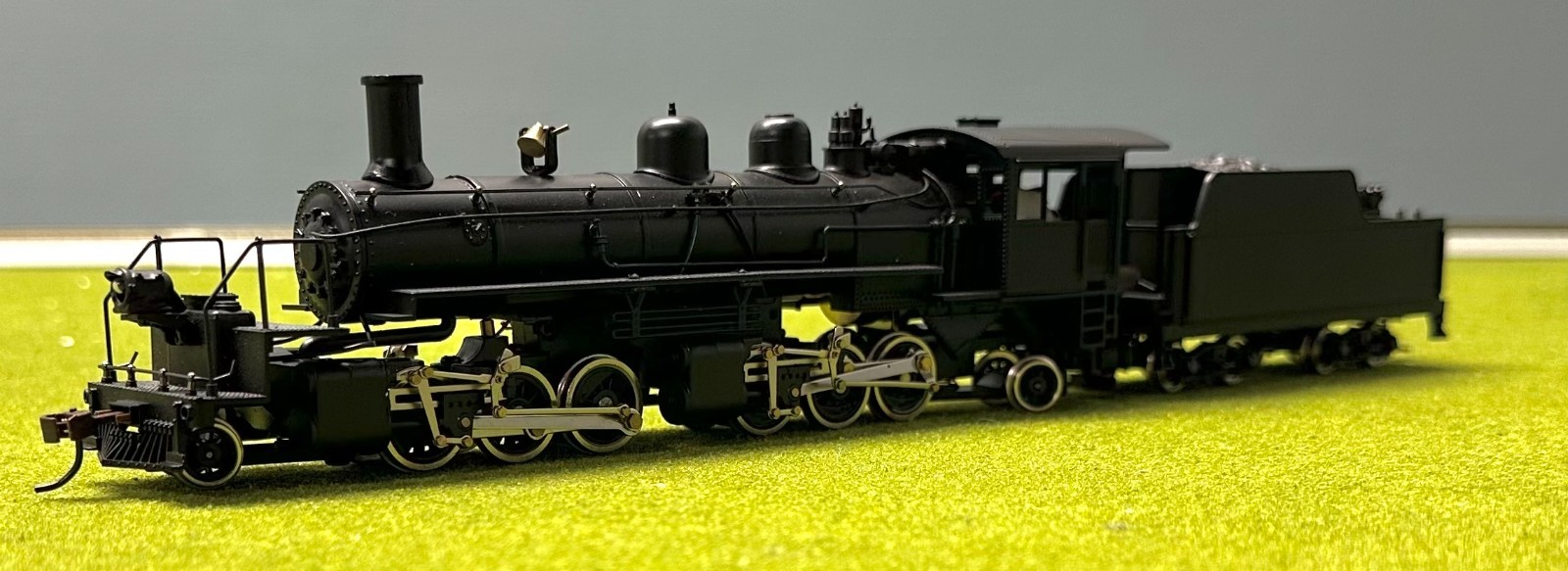 Mantua 345004 HO Scale 2-6-6-2 Articulated w/ Tender Flywheel Drive Undecorated