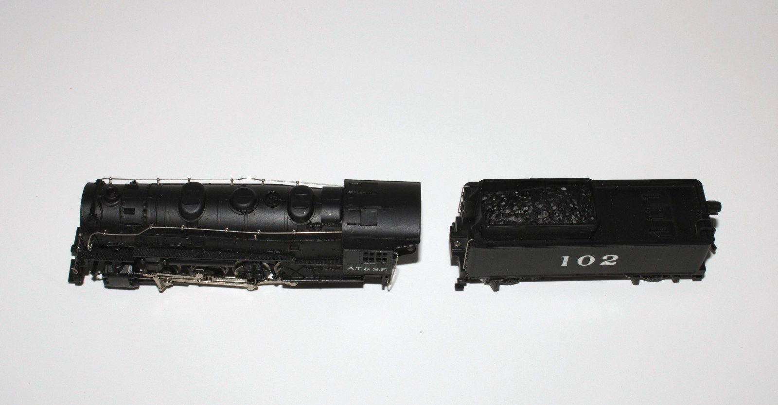AHM Rivarossi HO 0-8-0 Switcher Steam Locomotive & Tender 5083 A.T. & S.F. 102