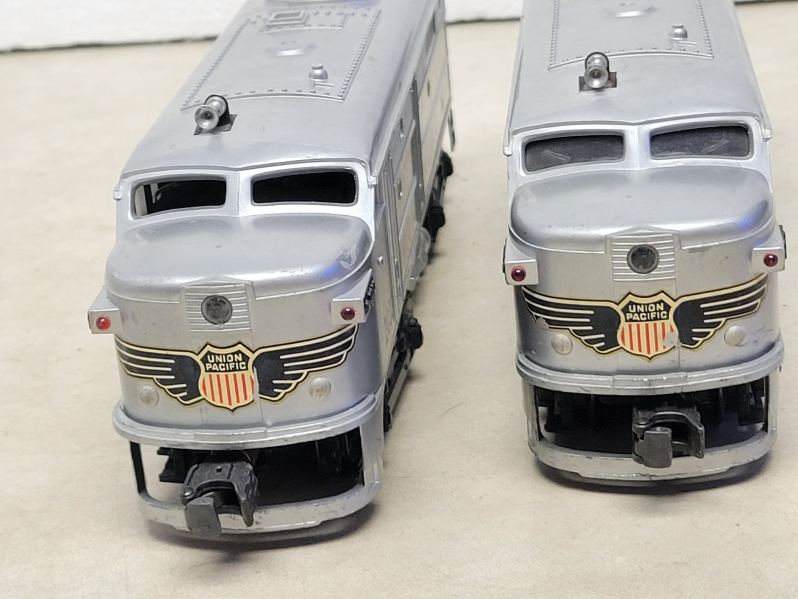 LIONEL TRAINS 2033 UNION PACIFIC AA ALCO DIESEL LOCOMOTIVE SET – TESTED!