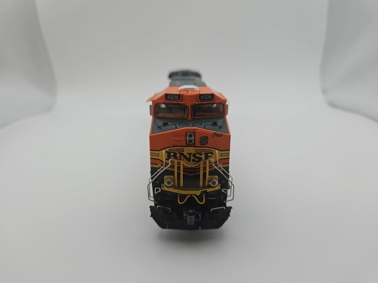 Scaletrains BNSF Railway C44-9W Heritage II Custom Weathered #4336 SXT31318