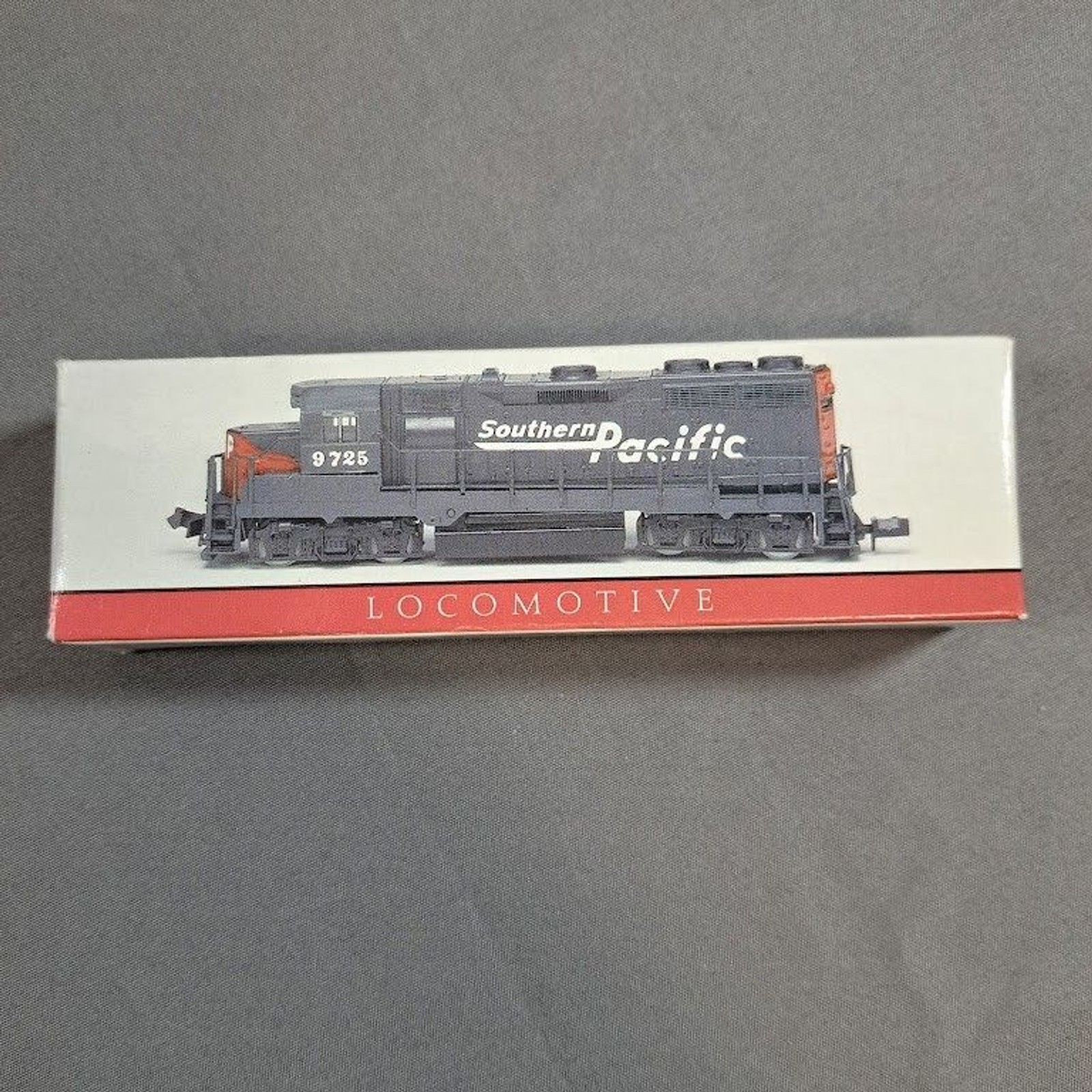 Southern Pacific Locomotive 9725 New Never Used Still in box 4″ N Scale