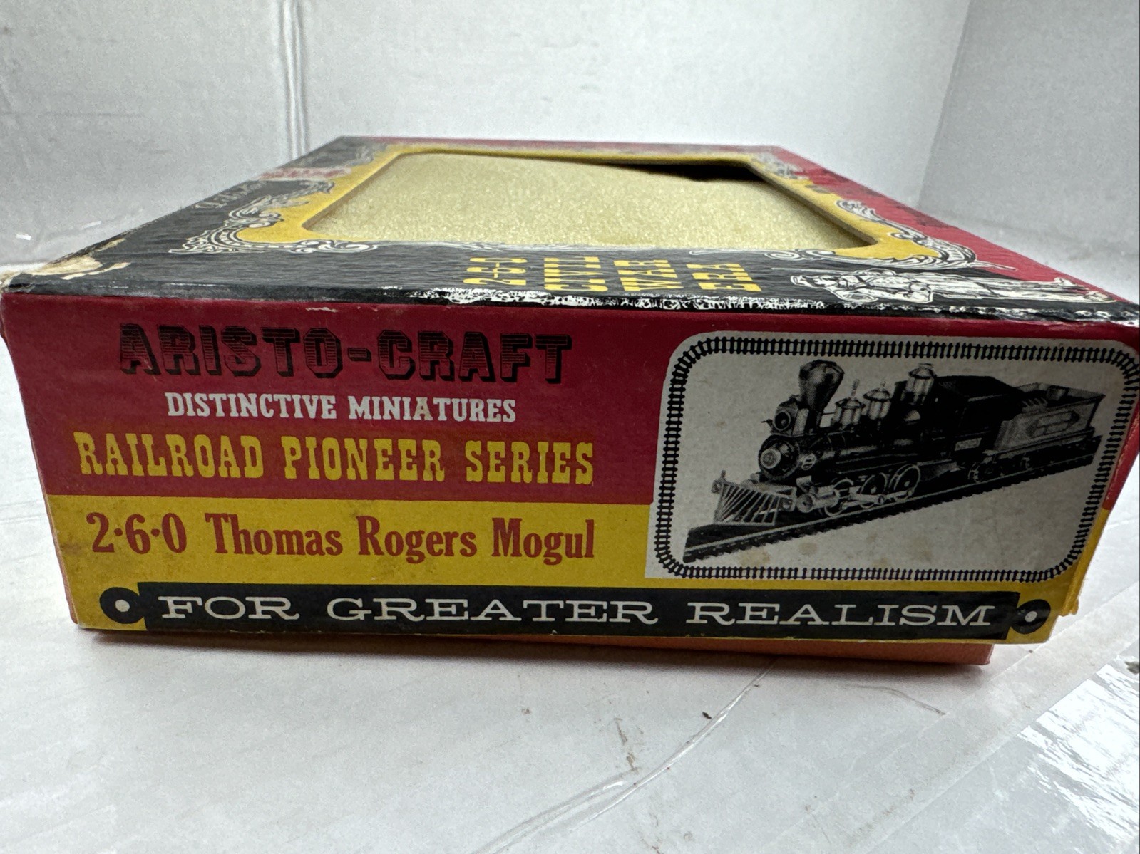 Aristocraft Ho Scale 2-6-0 Central Pacific Steam Locomotive Train Set