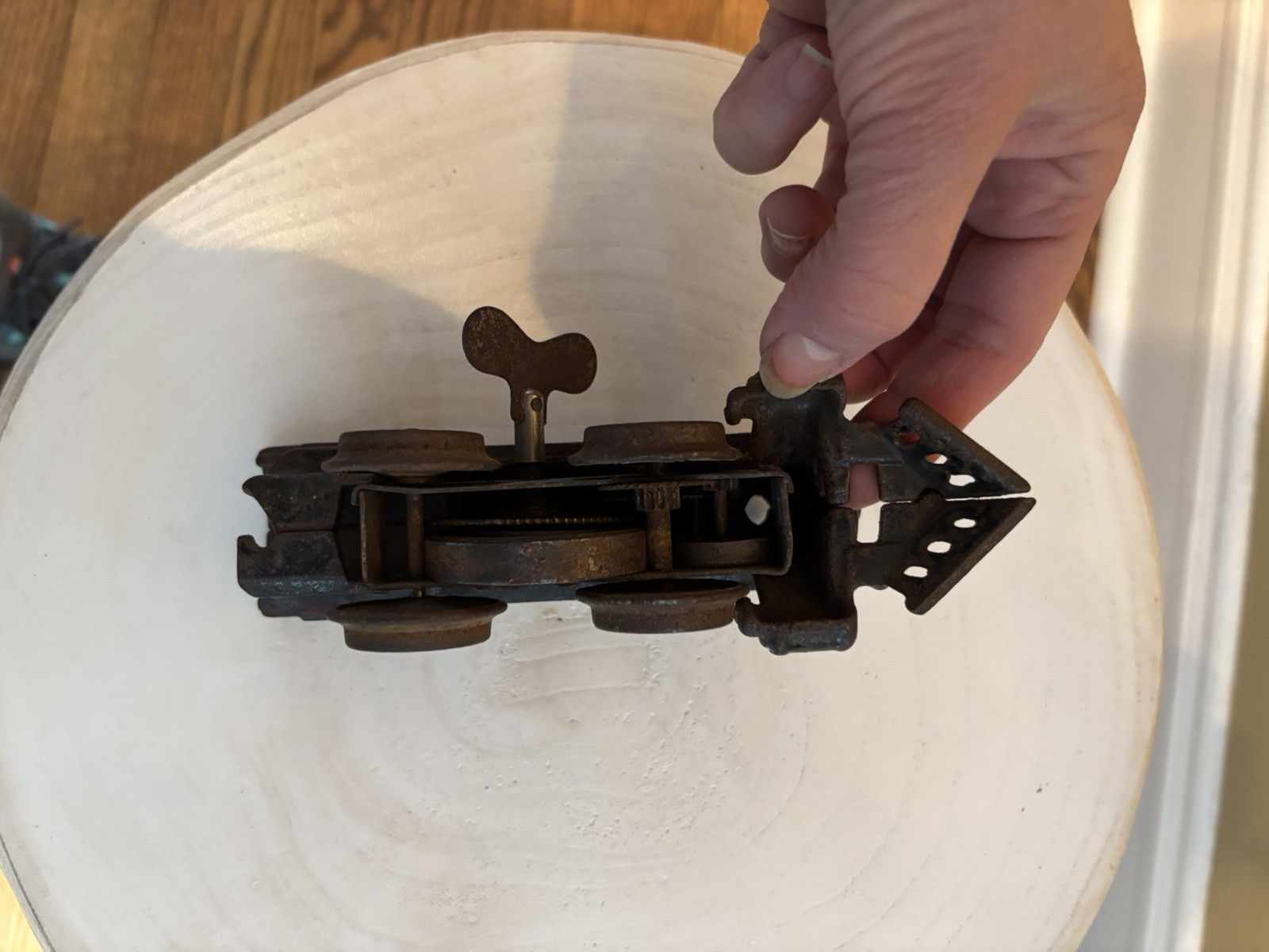 HAFNER? 7 “Cast Iron Windup Locomotive Prewar w/key @ does not work