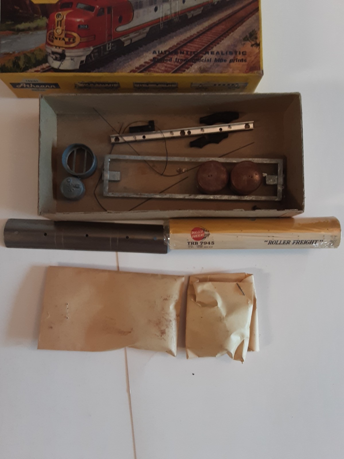 Athearn Yellow Box Kit Roller Freight Tank A-512 Single Dome TRB 7945 (A)