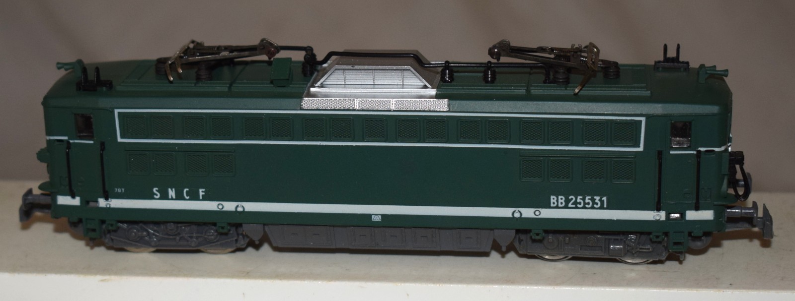 Jouef No. 8362 BB 25531 Electric Locomotive SNCF Green – HO Gauge in Box