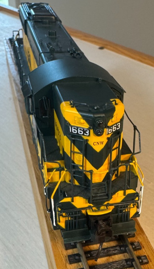 Set of 2 CNW Diesel Locomotives with DCC Control – EMD SD-7 & GE DAsh9-44CW