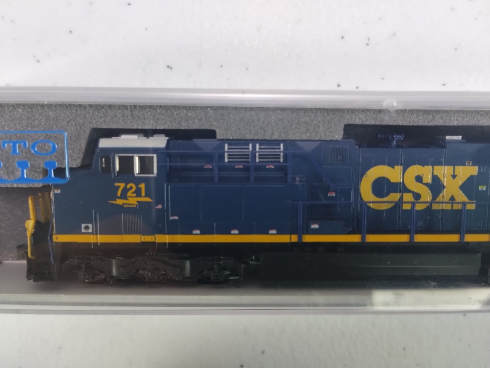 KATO 176-8929GE ES44AC CSX #721 N-Scale DCC w/Lights – No Sound