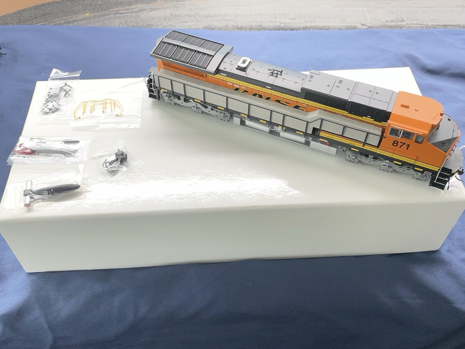 BNSF “H3 repaint” – HO Dash 8-40CW LOCOMOTIVE Atlas Master With DCC And Sound
