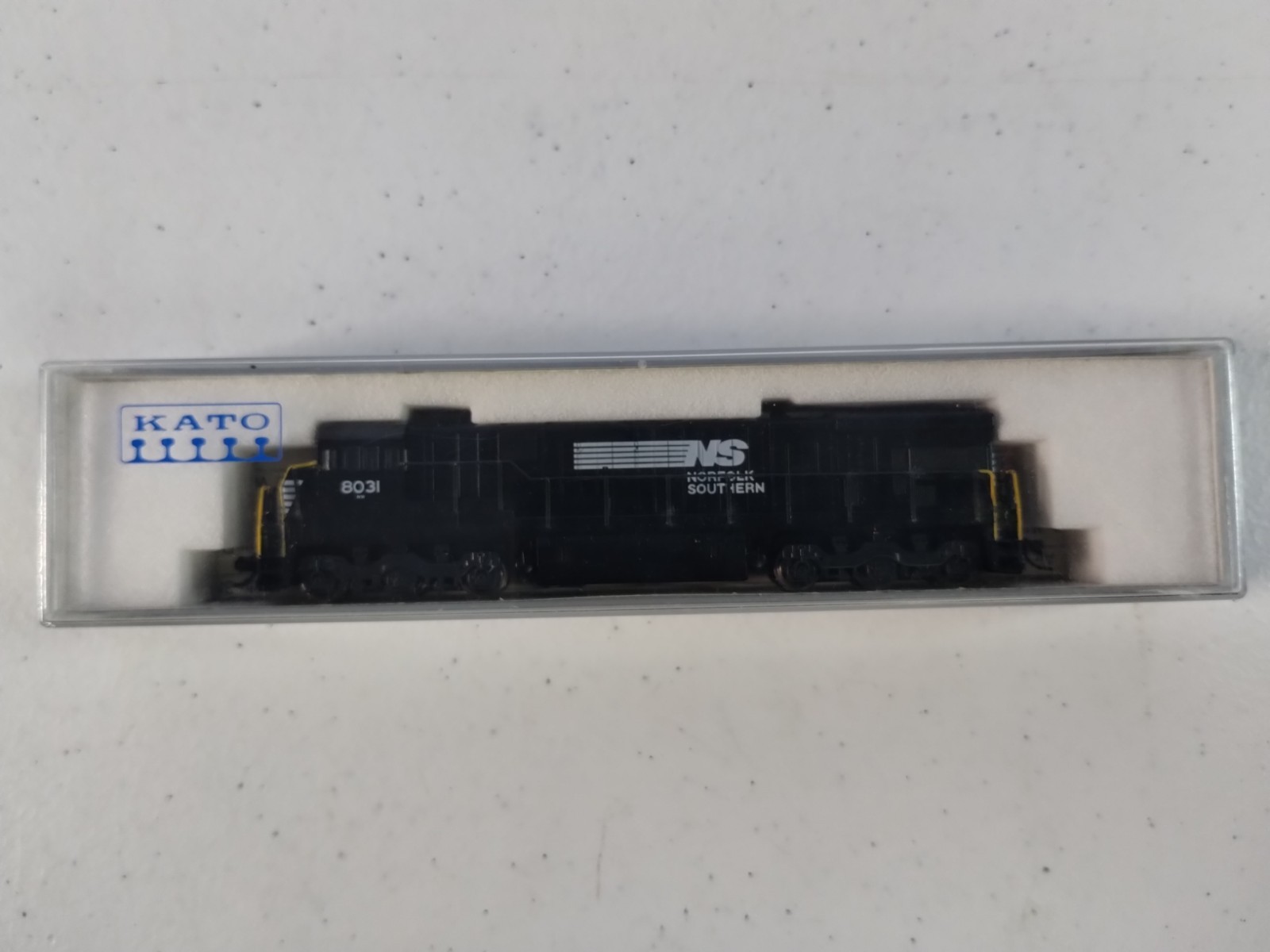 KATO 176-309 GE C30-7 Norfolk Southern #8031 N-Scale DC