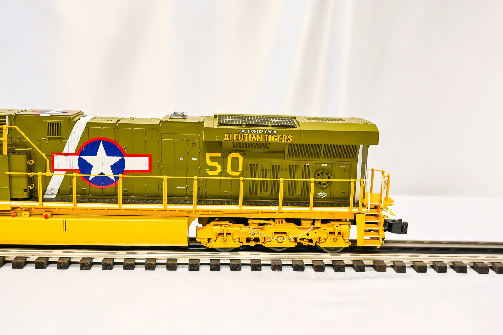 Lionel 2333750 – TW Exclusive Flying Tiger ES44AC #50 | LEGACY | O Scale