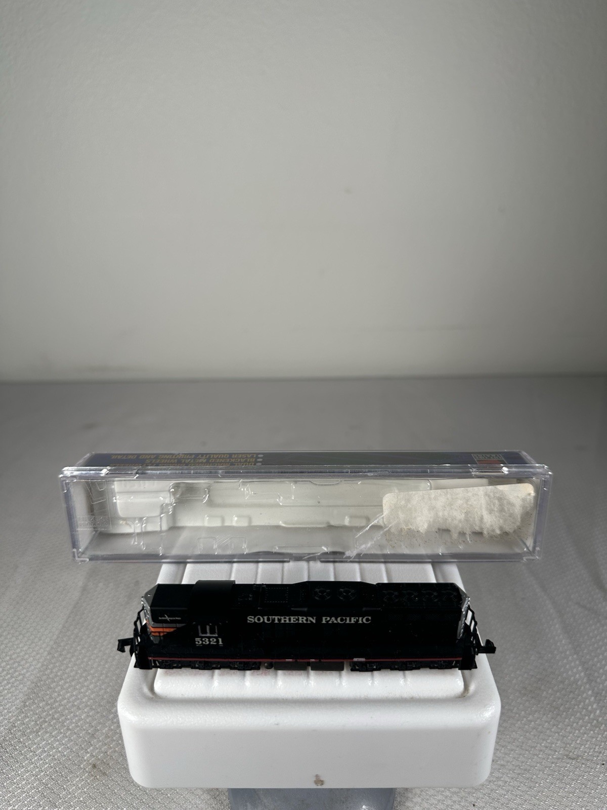 Life-Like N Scale 7728 Southern Pacific SD-7 Diesel Locomotive 5321 Black Window