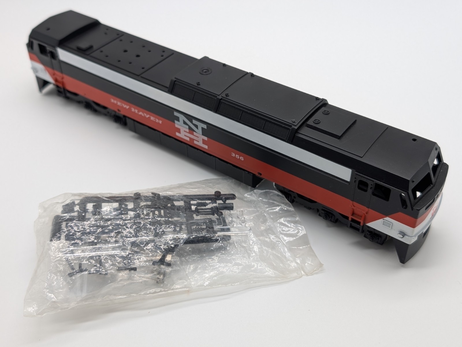 HO SCALE AMERICAN GK WALTHERS GE E60 ELECTRIC LOCOMOTIVE NEW HAVEN POWERED KIT