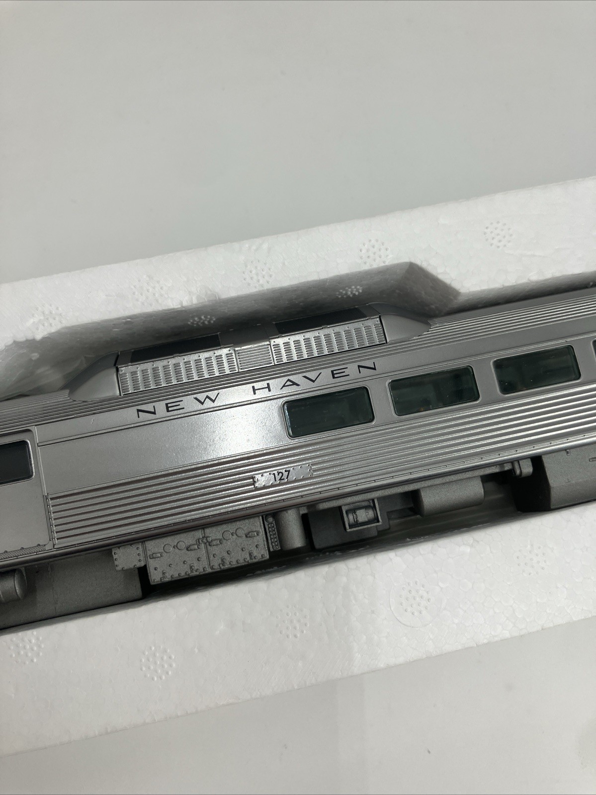 Walthers Proto #920-35352 Budd RDC-3 Coach-Baggage-RPO New Haven #127 NIB 1/87