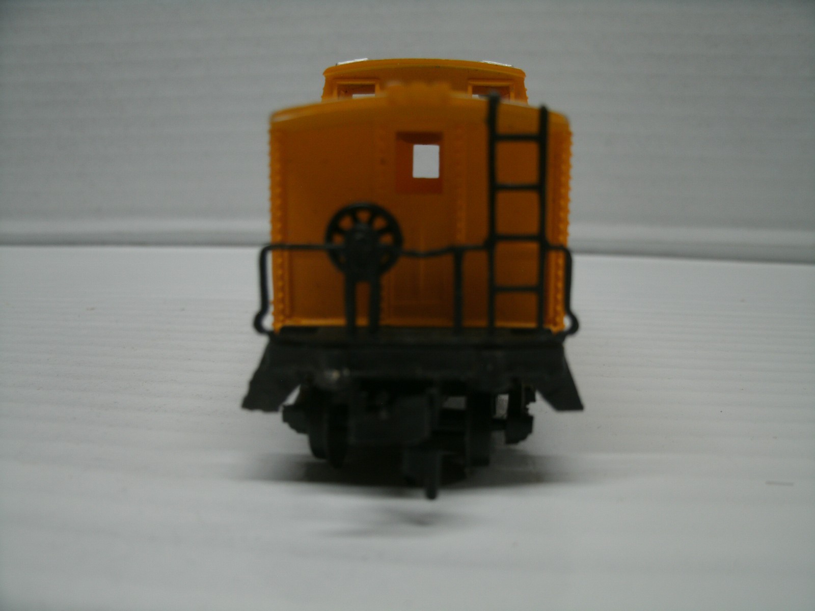 Bachmann Plus HO 31203 Union Pacific 1468 EMD F7A Diesel Loco W/ TWO CABOOSES
