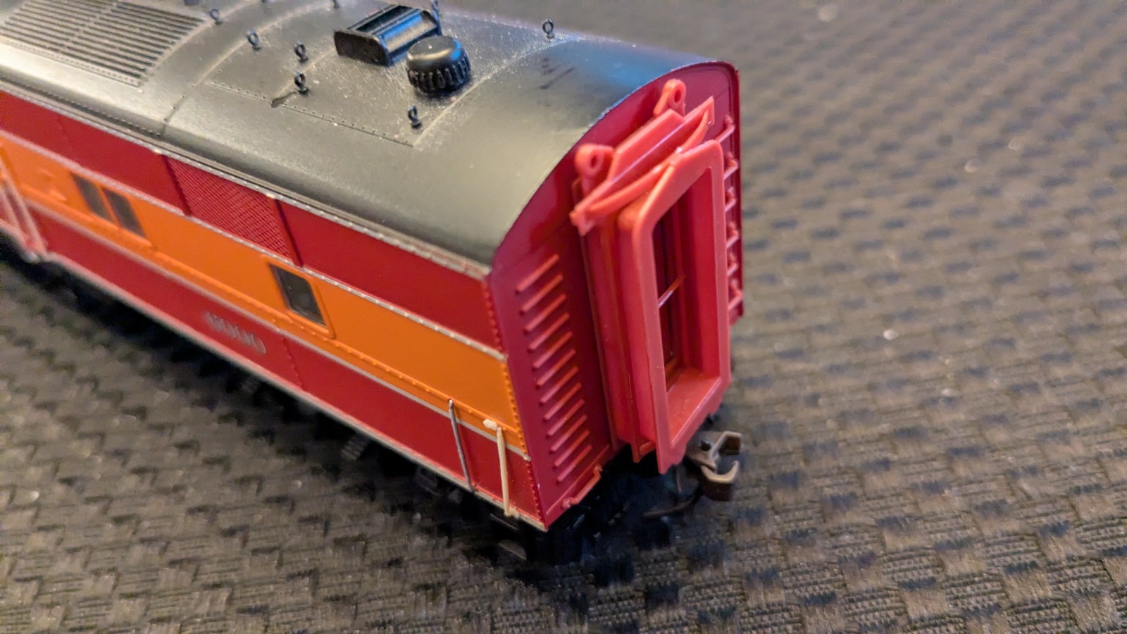 Proto 2000 HO EMD E7A diesel, SP #6000, Runs & pulls great. Nice.