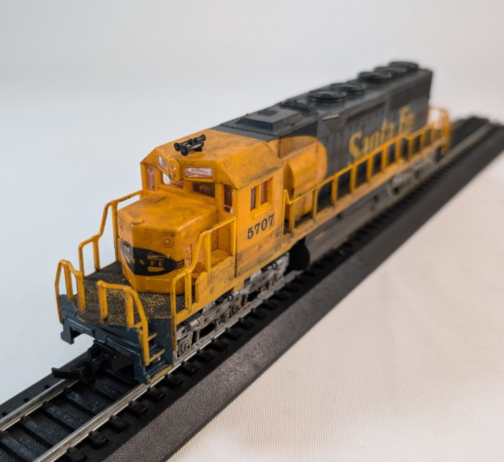 IHC HO Santa Fe SD40 #5707 M350 Diesel Locomotive Boxed Non Running