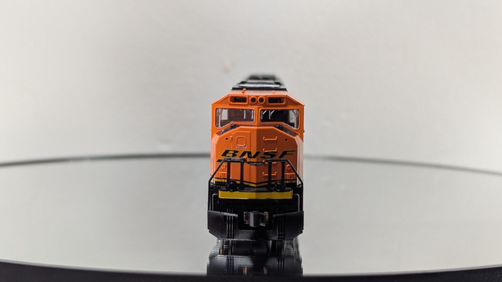 Kato N Scale EMD SD70MAC BNSF Heritage III “Swoosh” #9748 – Unused – 176-6305