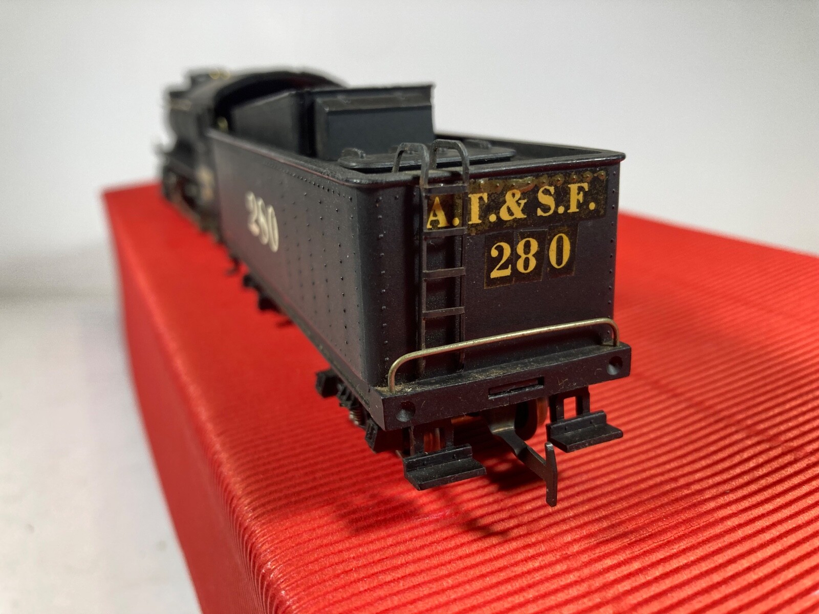 Rivarossi HO L280/R Steam Locomotive with Tender – 2-8-0 – Early Model 1952