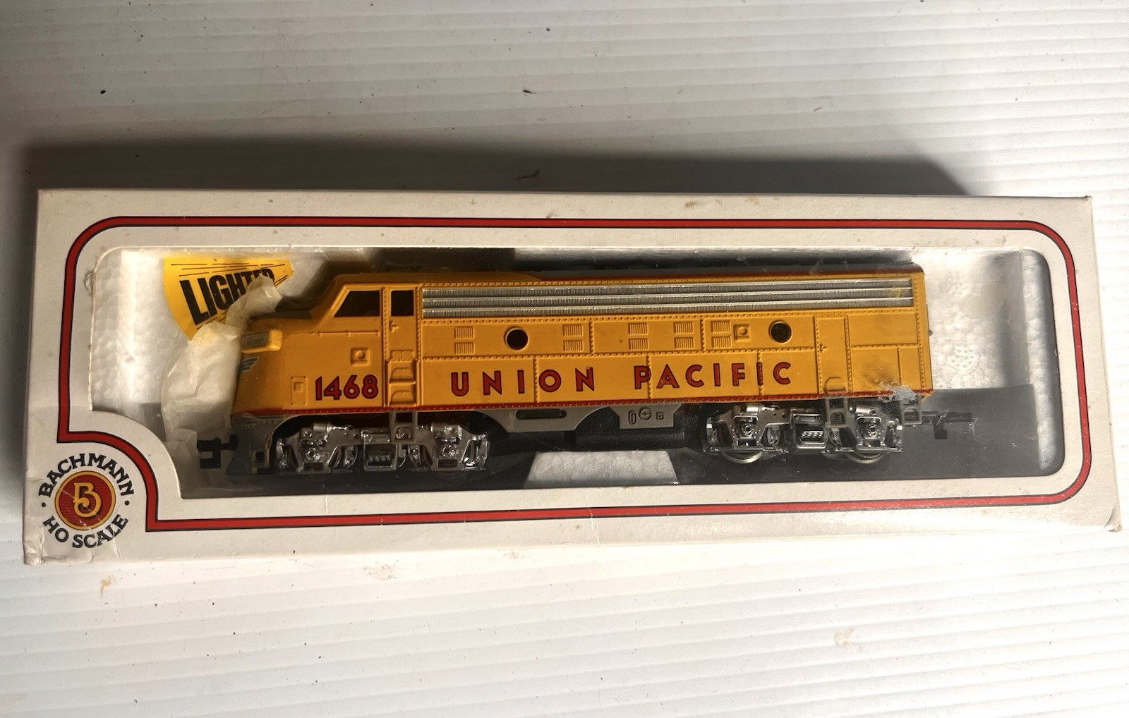 HO Scale Bachmann 61501 UP Union Pacific EMD F9 Diesel Locomotive #1468