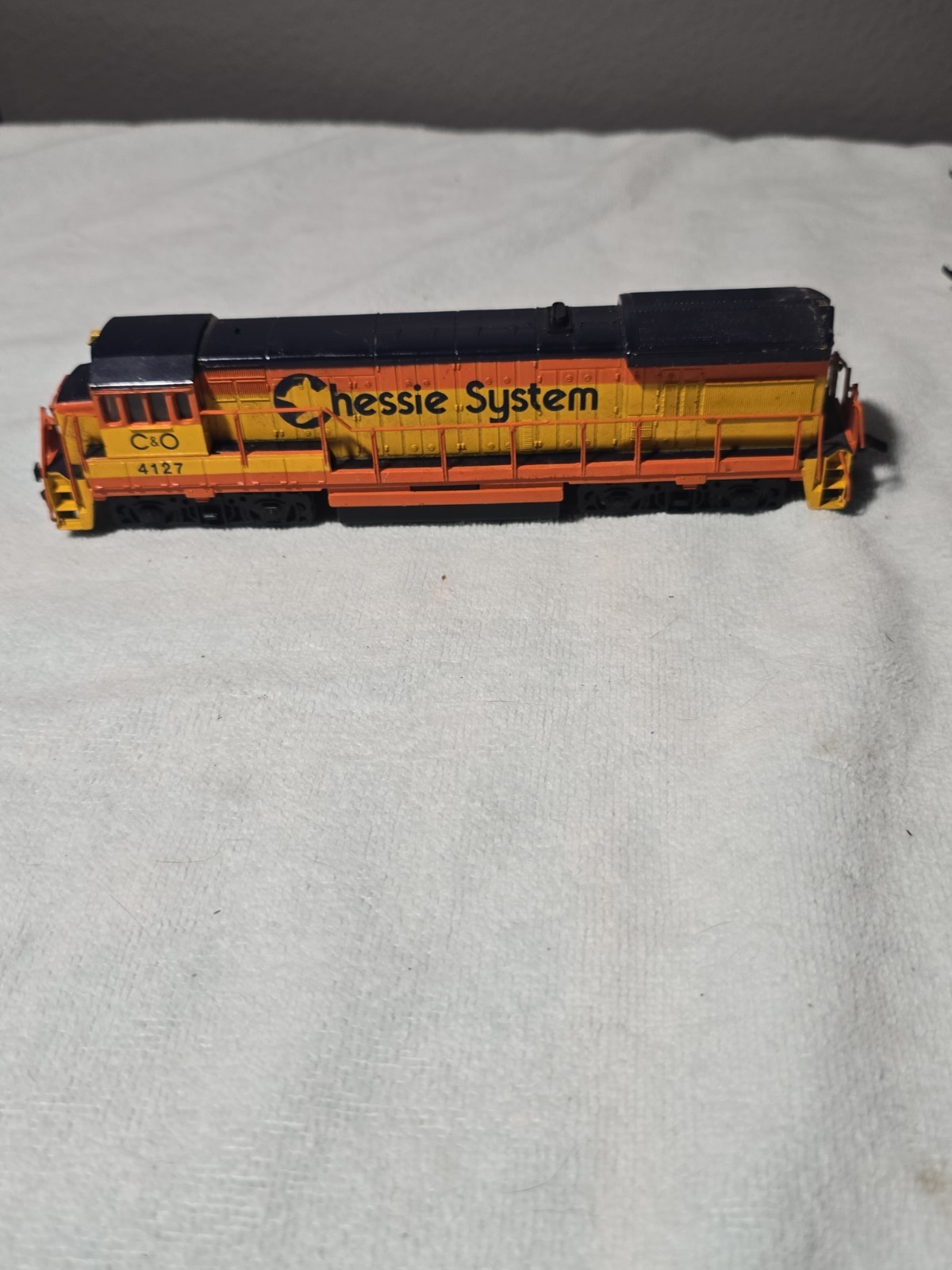 Bachmann HO Scale Chessie System Locomotive C&O #4127 VINTAGE Tested Good