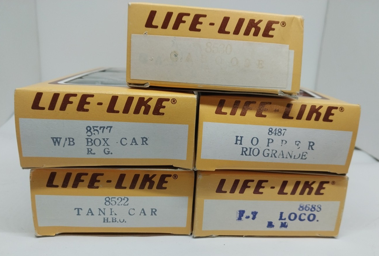 Life-Like Locomotive Train Set Complete Tracks, 5 cars, Transformer, etc.