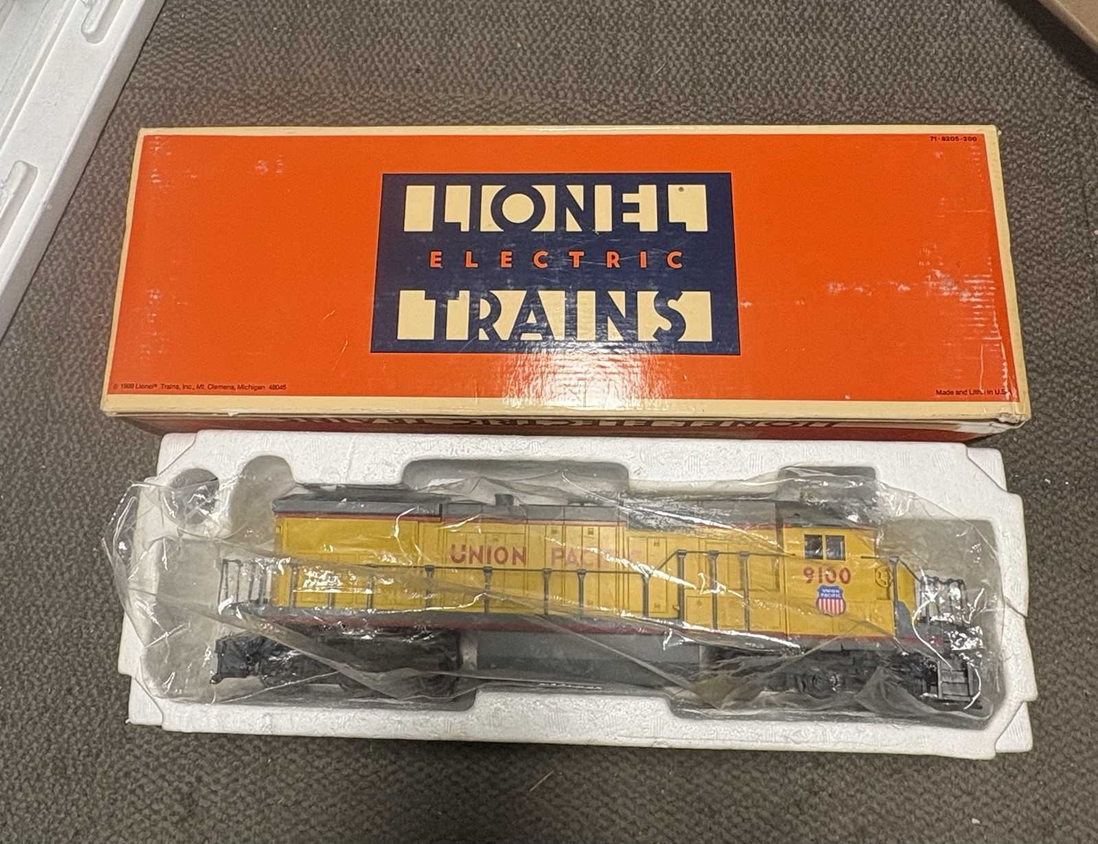 Lionel 6-18205 O Gauge Union Pacific Dash-8 40C Diesel Locomotive W/Box