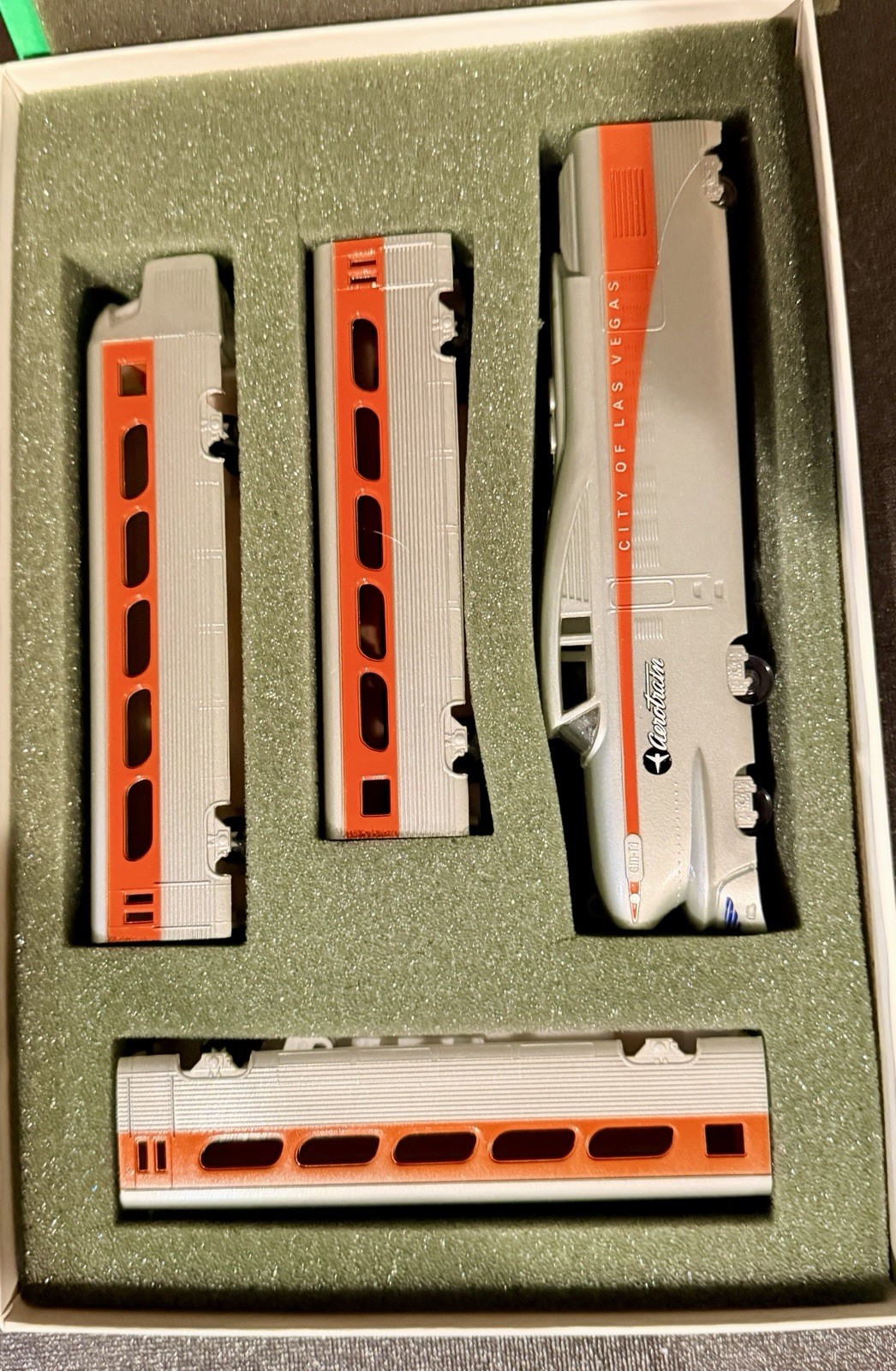 English’s Model Railroad SupplyAero Train – UP 3-304 HO Scale NIB C8 US Seller