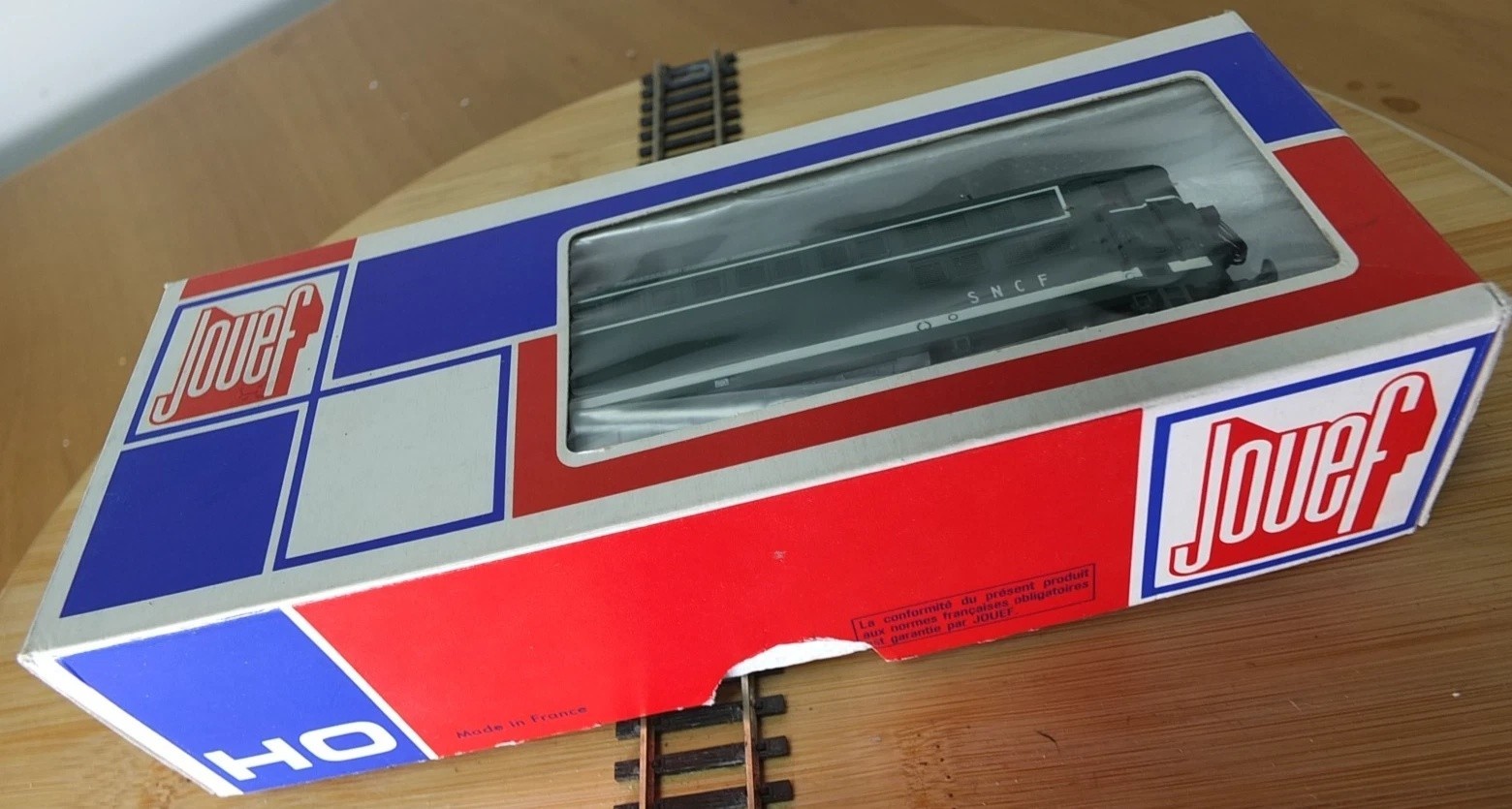 Jouef 8362 HO gauge SNCF BB 25500 electric loco in green livery