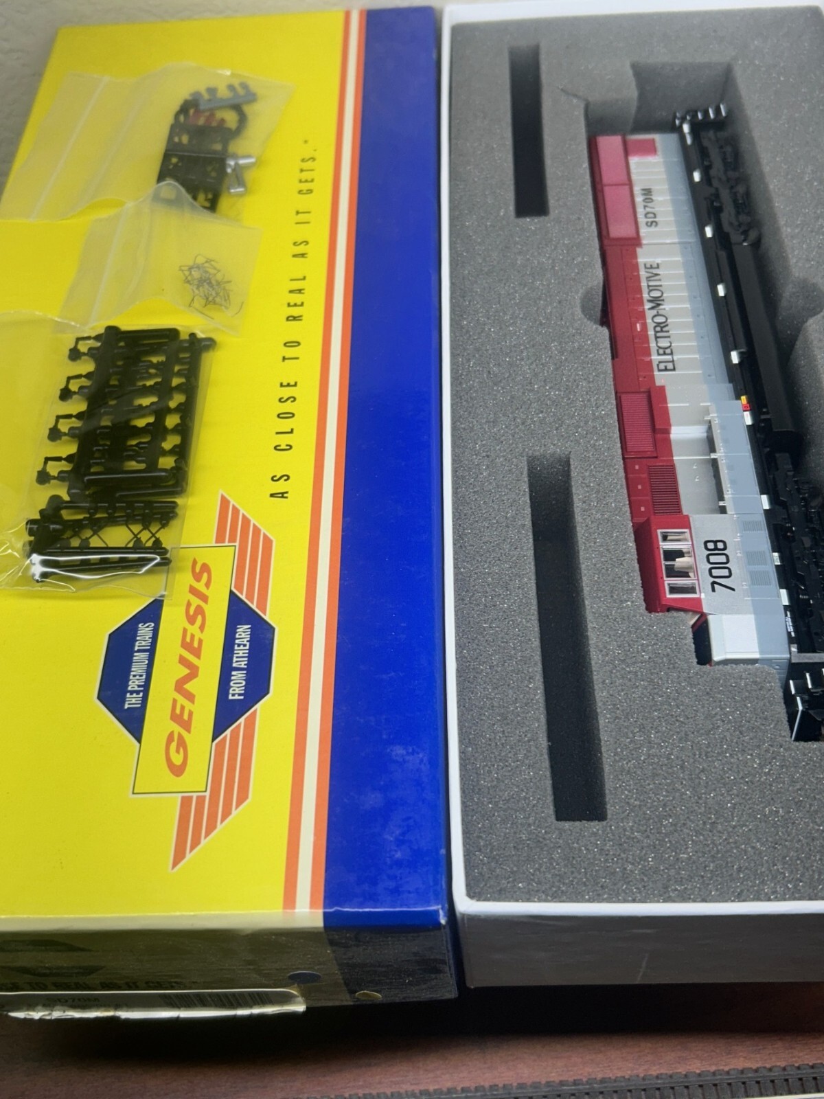 EMD LEASING #1 – SD70M DEISEL LOCO – DC/DCC Ready – HO Scale -“GENESIS” NEW OOP