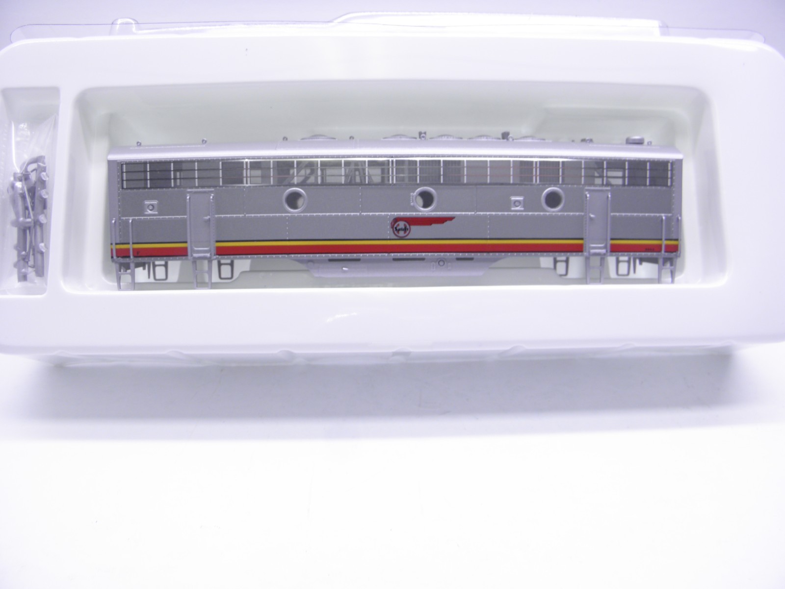INT MTN -EMD F 7A & F 7B POWERED UNITS – WARBONNET CHECKED & RUNS DCC PLUG HO