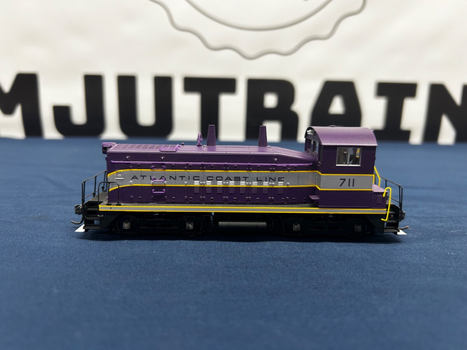 Life-Like Proto 2000 HO Atlantic Coast Line #711 SW9/1200 Diesel Engine DC