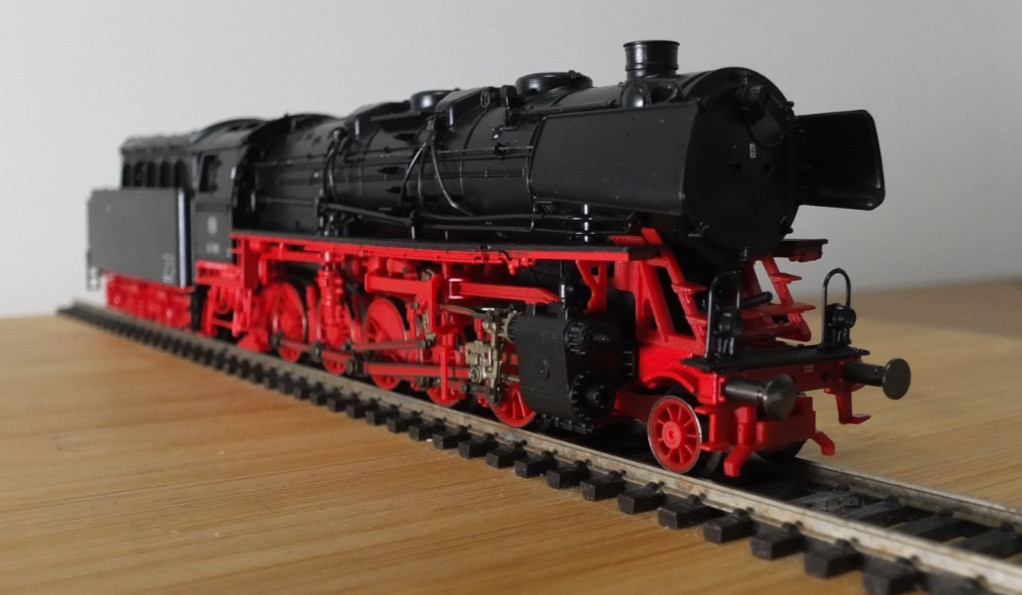 Roco 43260 HO gauge DB BR 44 oil fired Steam locomotive in black livery