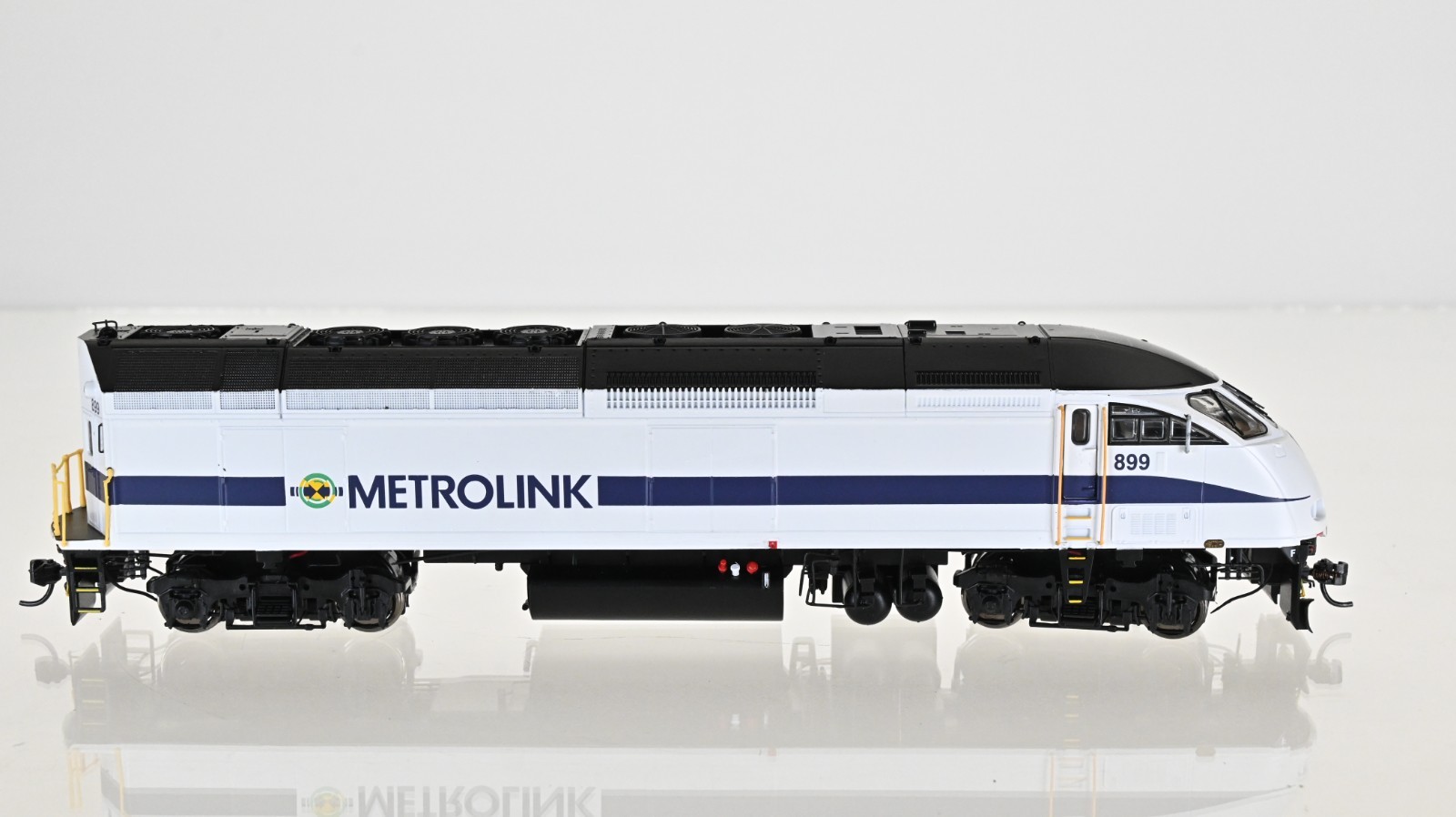True Line Trains MP36 Metrolink SCAX DCC w/Sound HO scale