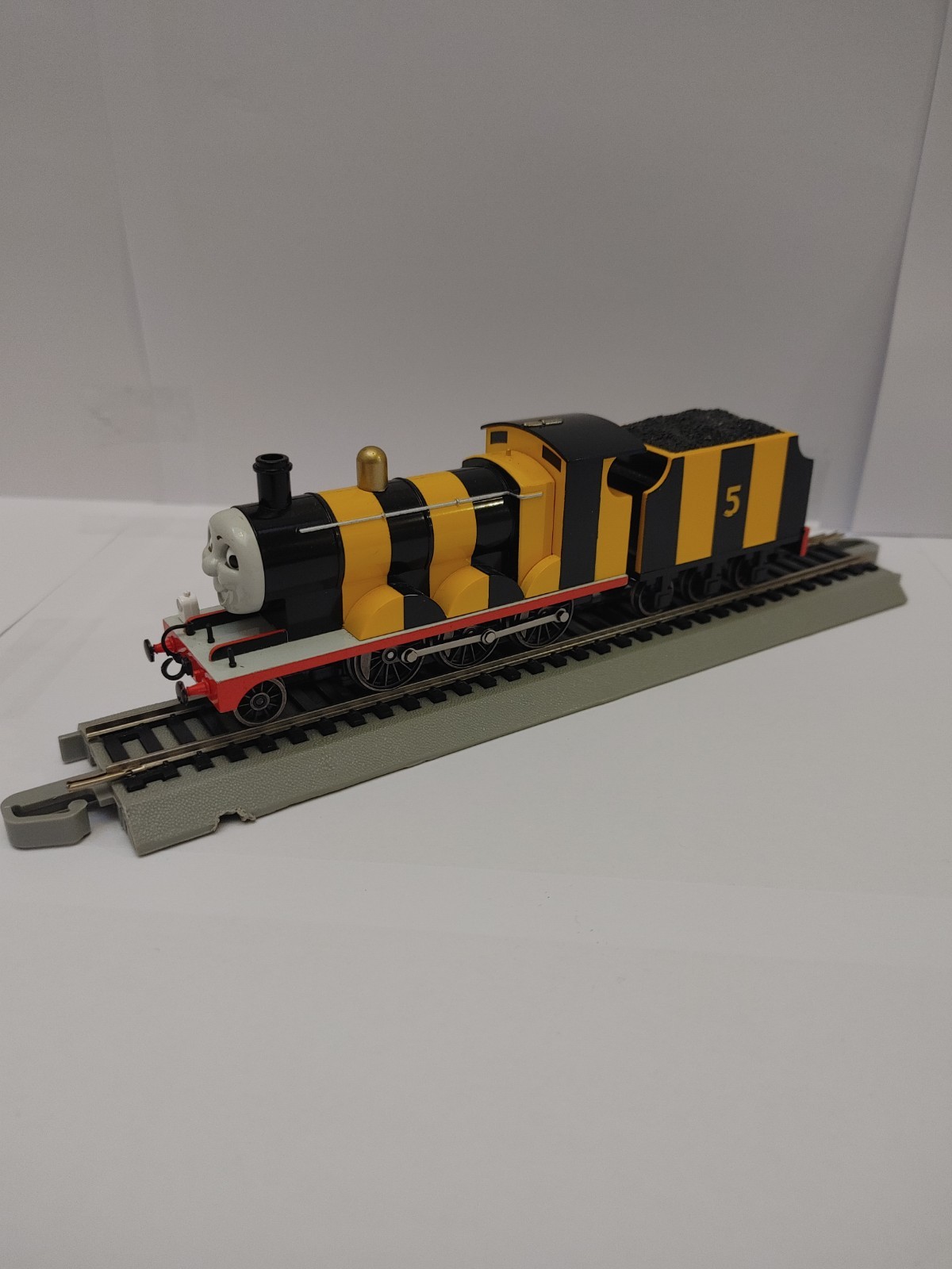 Bachmann 58821 Thomas & Friends Busy Bee James w/ Moving Eyes HO Scale