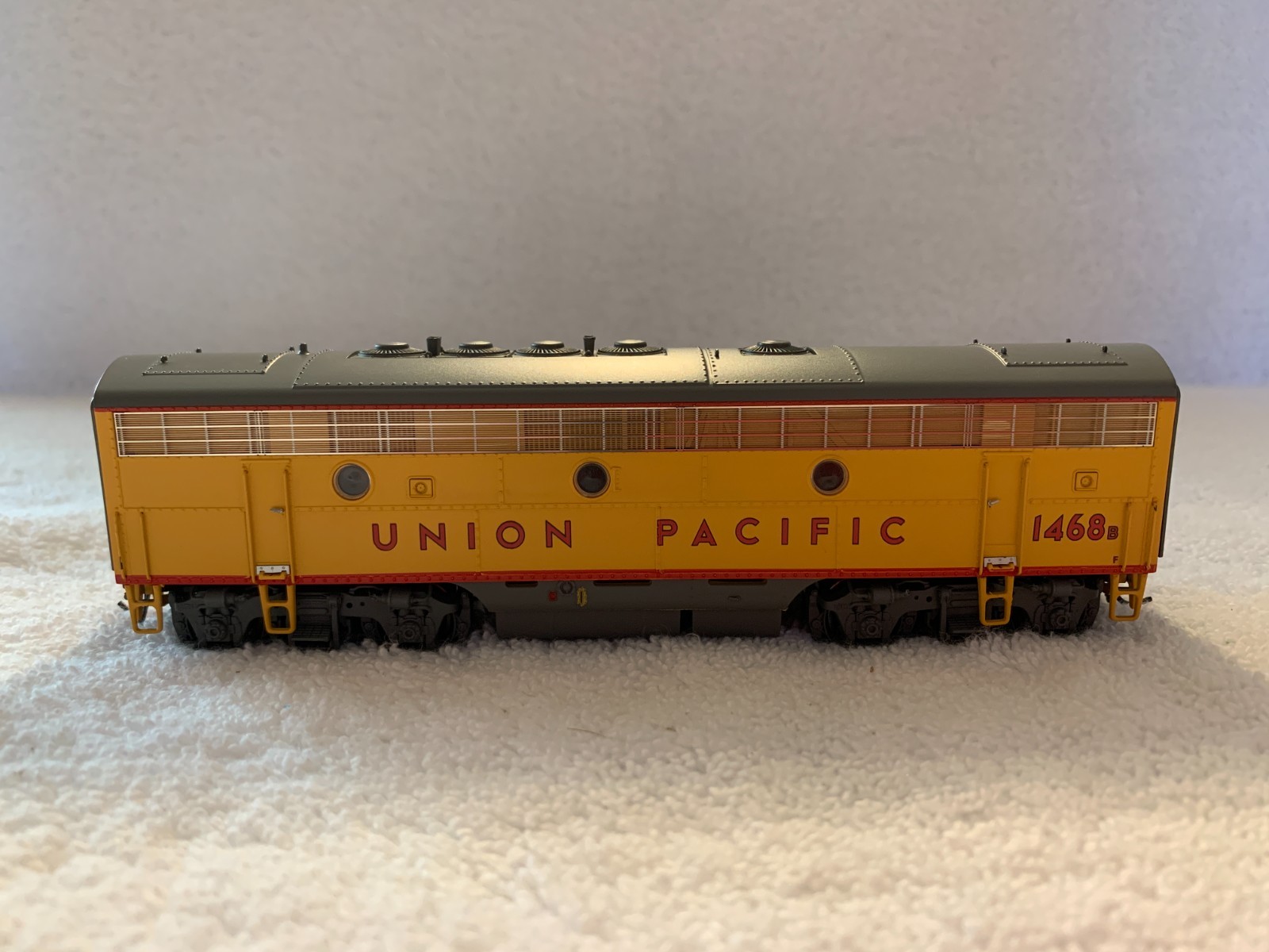 Broadway Limited #427B HO Scale Union Pacific EMD F7 F7B Powered Dummy #1468 DCC