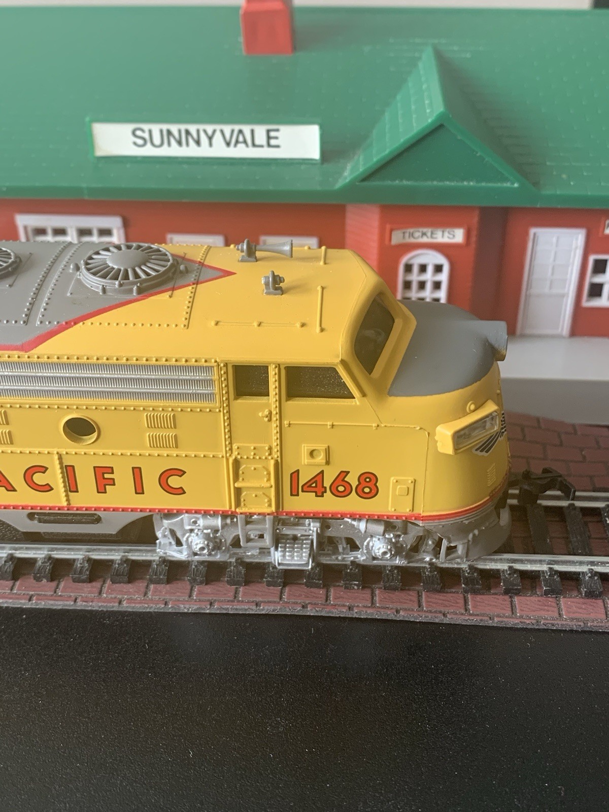 Vintage Bachman Ho Scale Union Pacific Engine 1468 Tested & Works, Light Works