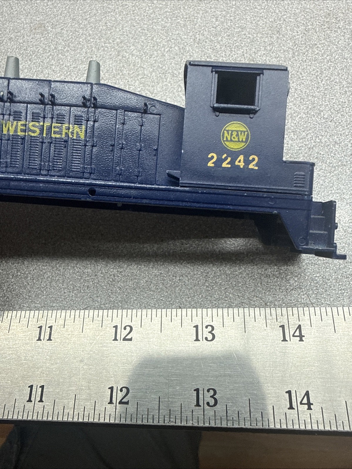 HO SHELL Norfolk & Western 2242 NW2 Switcher Maybe Revell Look Closely