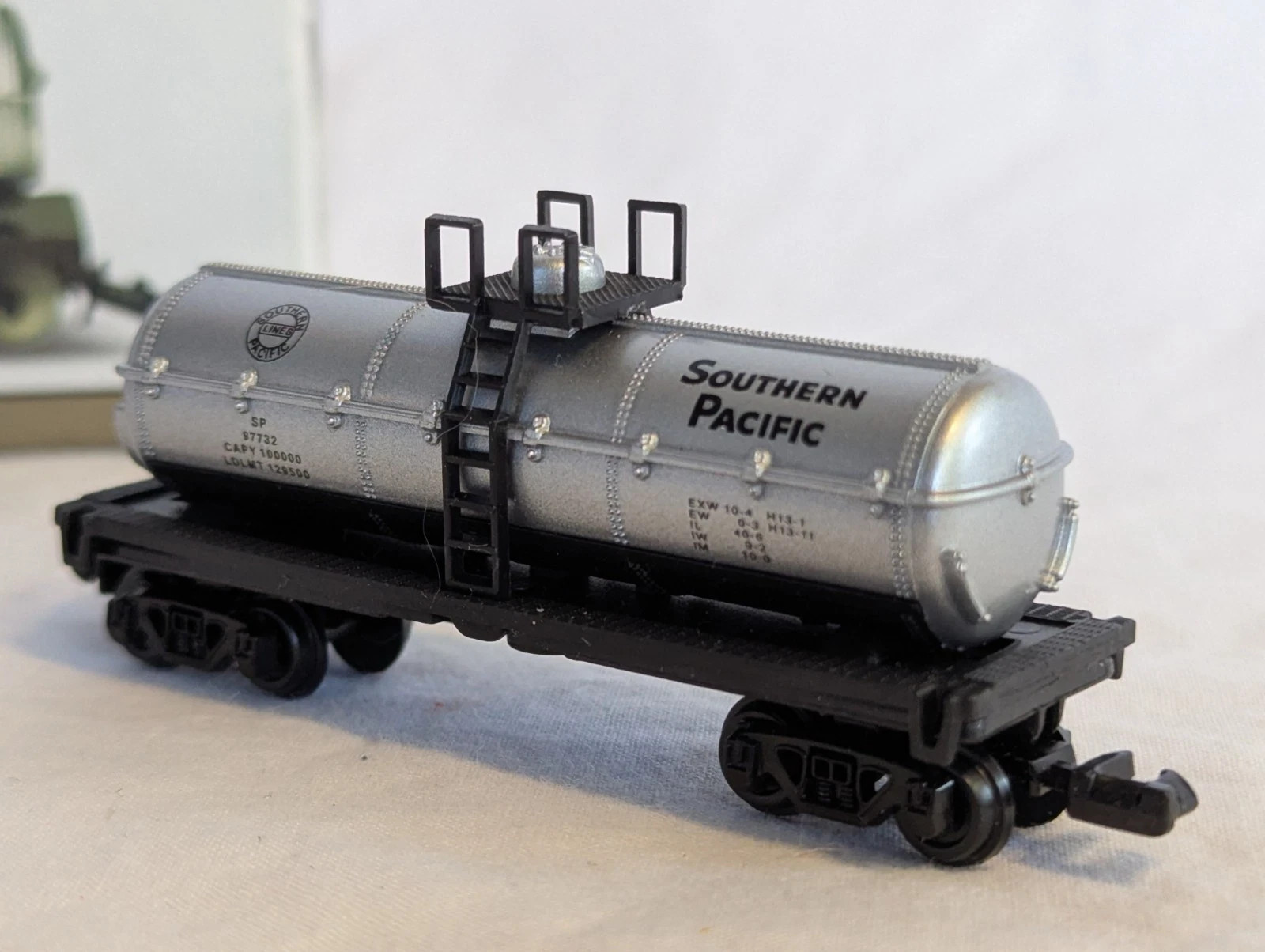Southern Pacific 36′ Tank Car, Silver, N Scale Model, vintage 1995, NEW in Box
