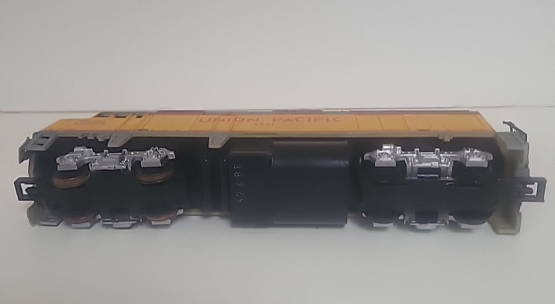 UNTESTED HO Scale Union Pacific 3901 yellow gray 1:87 scale Locomotive “AS IS”