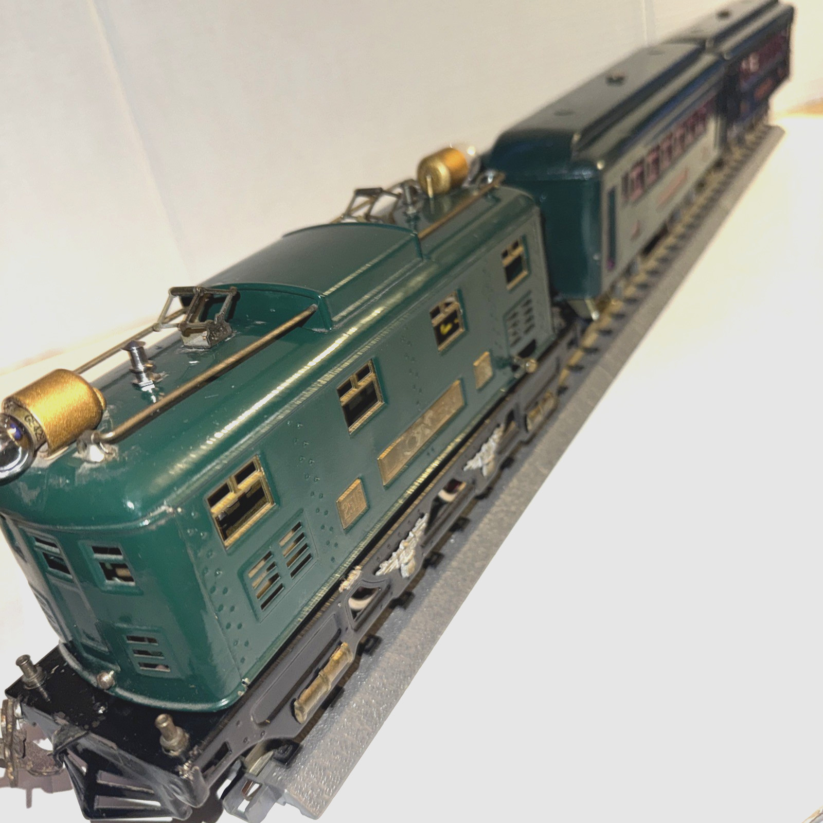 LIONEL PREWAR O GA. 251E ELECTRIC BOX LOCO & 605, 606 LIGHTED PASSENGER CAR SET