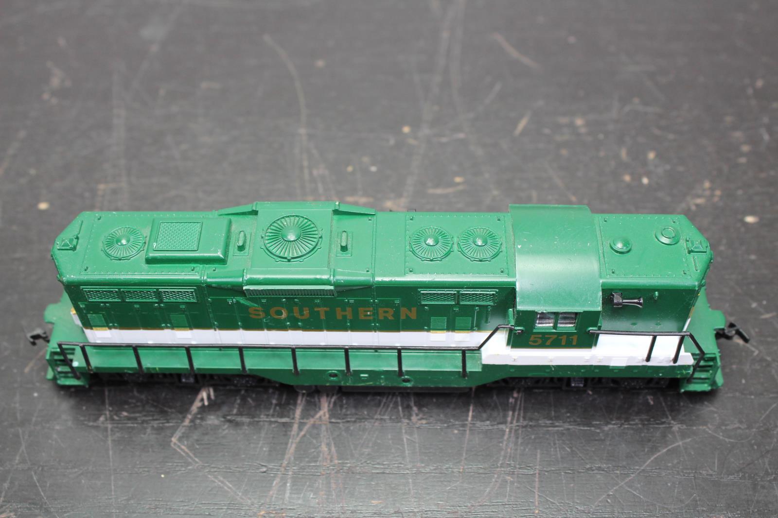 LIONEL SOUTHERN DIESEL ENGINE RD# 5711 8in W/ Green Truck