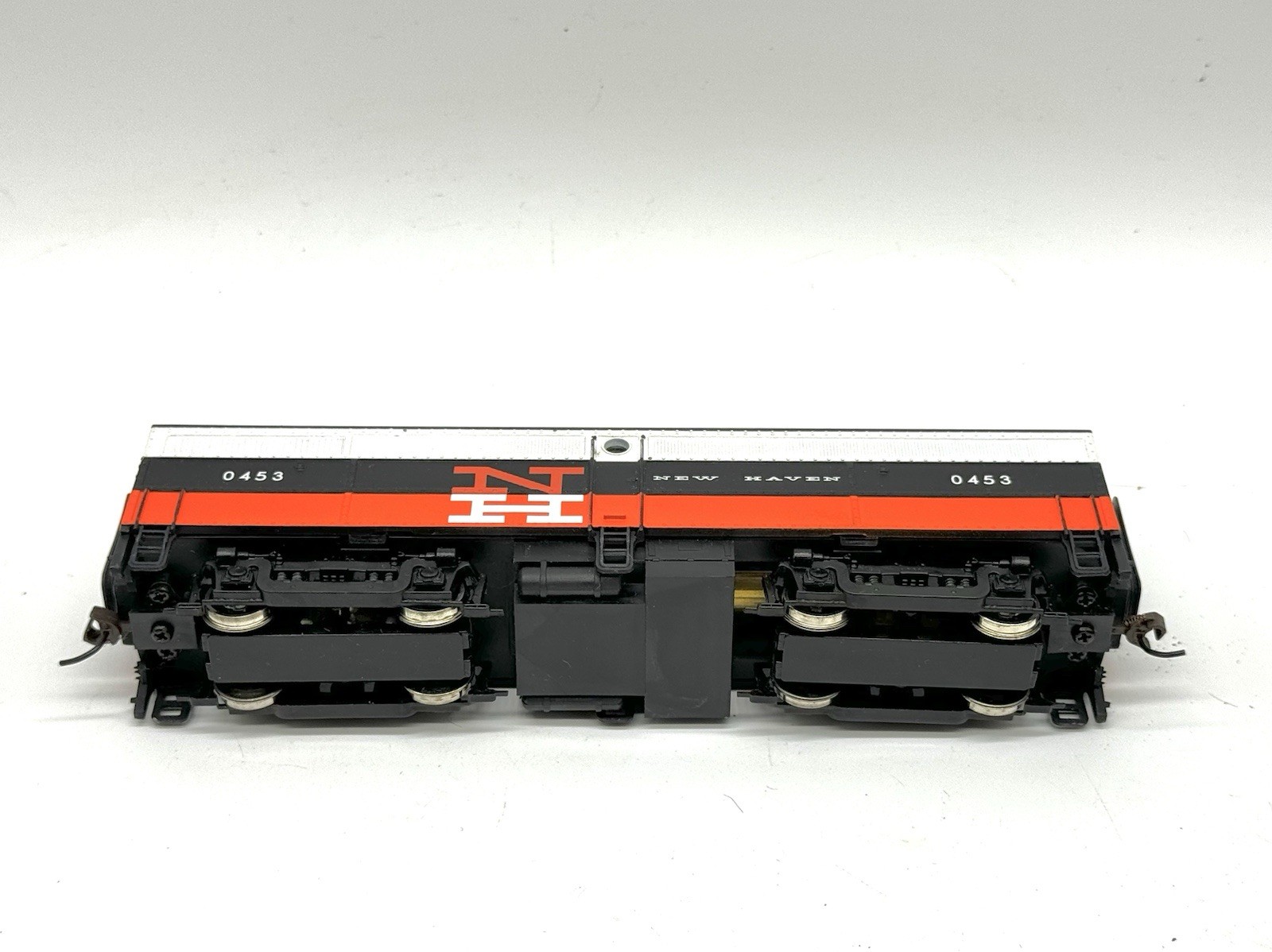 Walthers New Haven Railway NH B Unit Locomotive HO Scale #0453