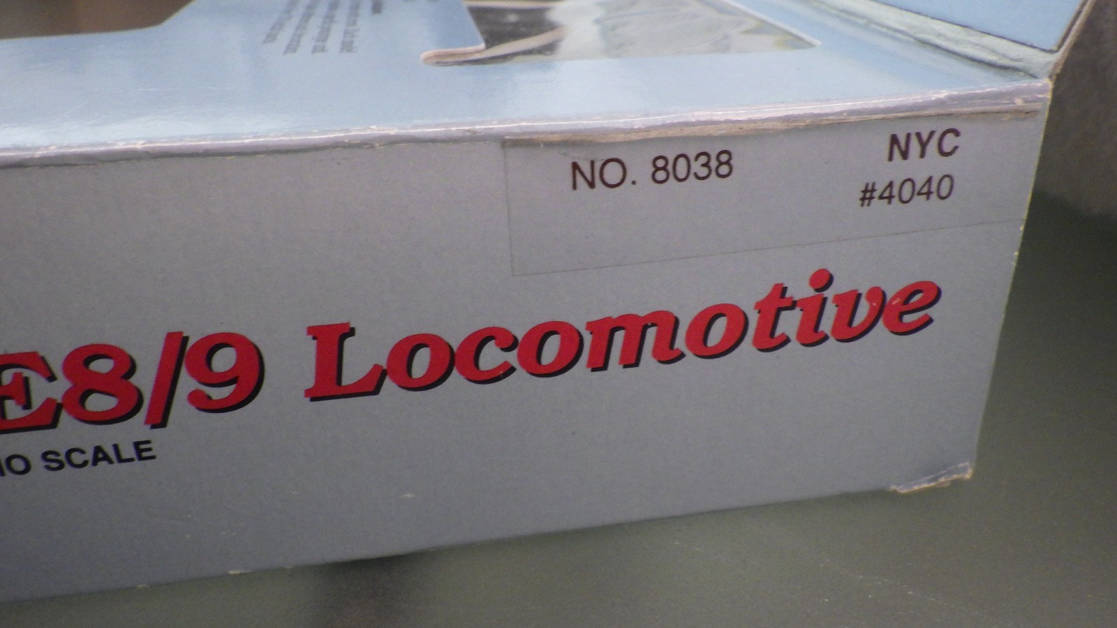 HO-Proto 2000 NYC #4040 E8/9 POWERED Diesel Locomotive in Box #8036 * Runs Slow