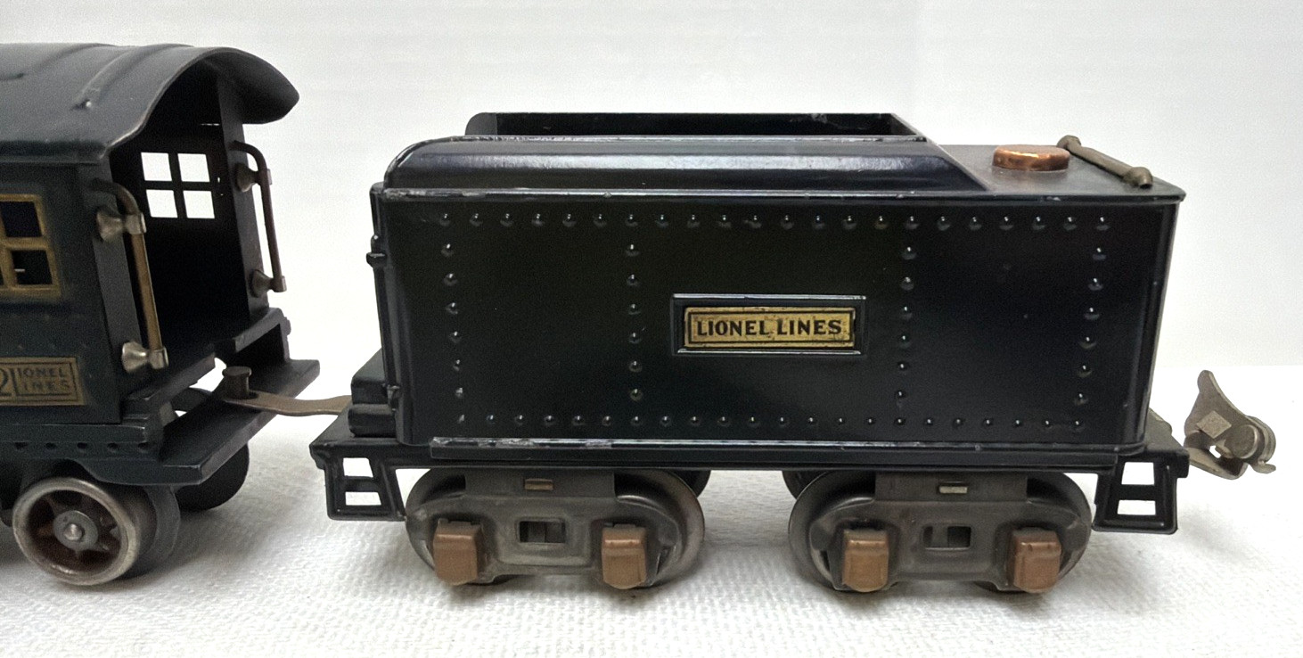 LIONEL PREWAR O-GAUGE 262 LOCOMOTIVE & TENDER WITH 609/609/611 PASSENGER CARS