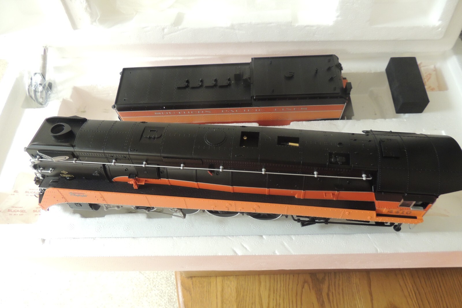 Lionel 6-38079 Southern Pacific “Daylight’ TMCC Scale 4-8-4 GS-2 #4410